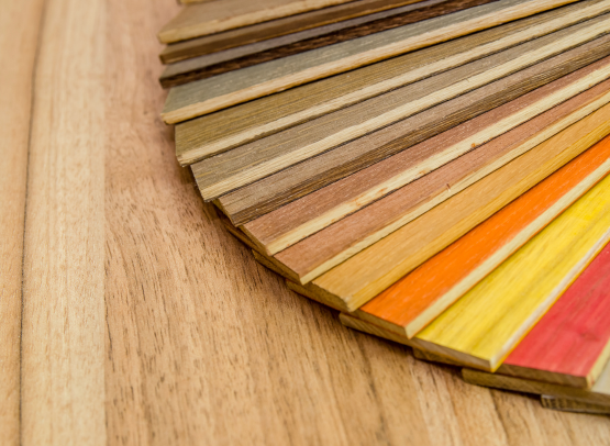 tableros apilados de diferentes colores